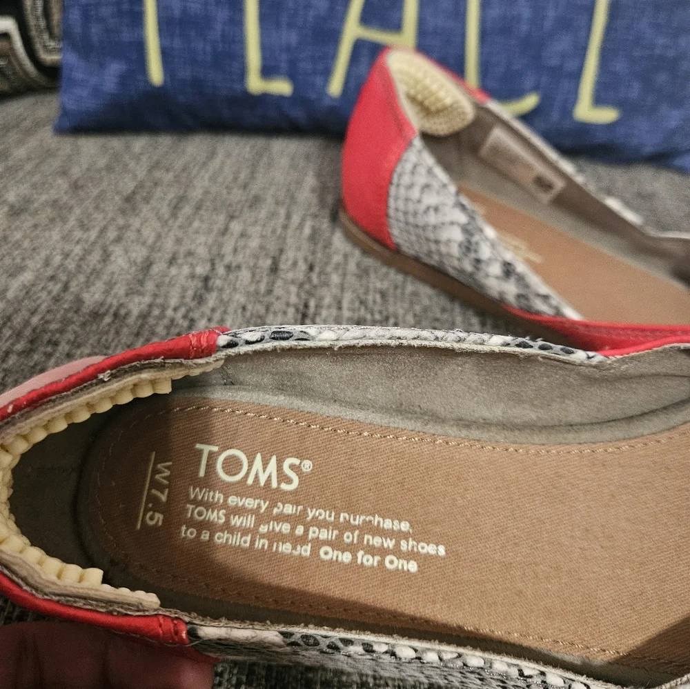 TOMS Red Snake Print Ballet Flats Slip On Shoes Womens‎ Size 7.5